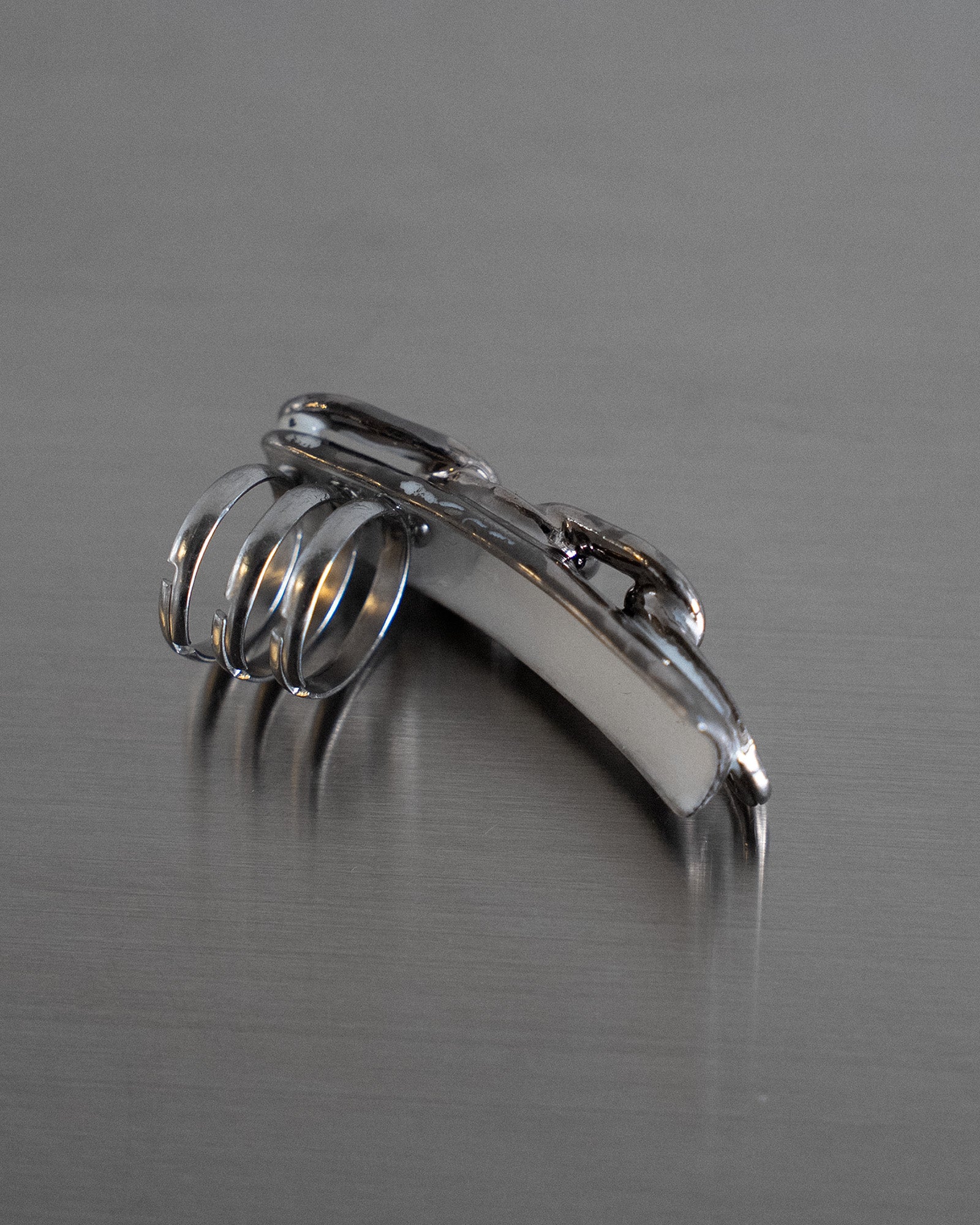 Porcelain Nail Ring “Platin Chain” #3 (L) by Fatma Cankaya